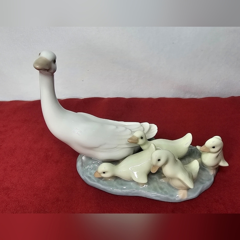 LLADRÓ “Little Ducks After Mother” EUC - Picture 2 of 12